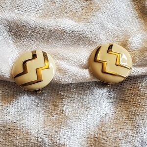 Vintage MONET signed Cream Enamel And Gold Tone Zig Zag Round Clip On Earrings